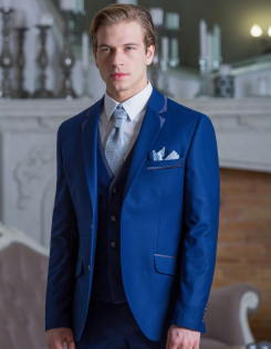 Kék öltöny kék mellénnyel