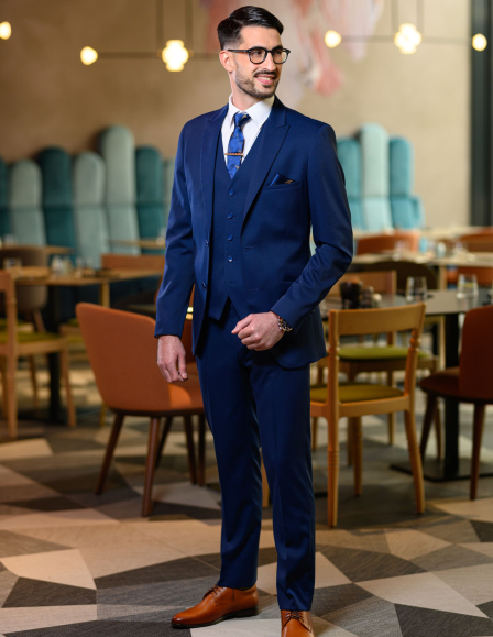 Kék üzleti öltöny