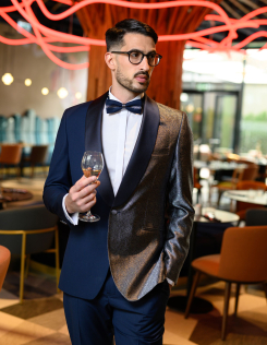 Kétszínű férfi szmoking öltöny