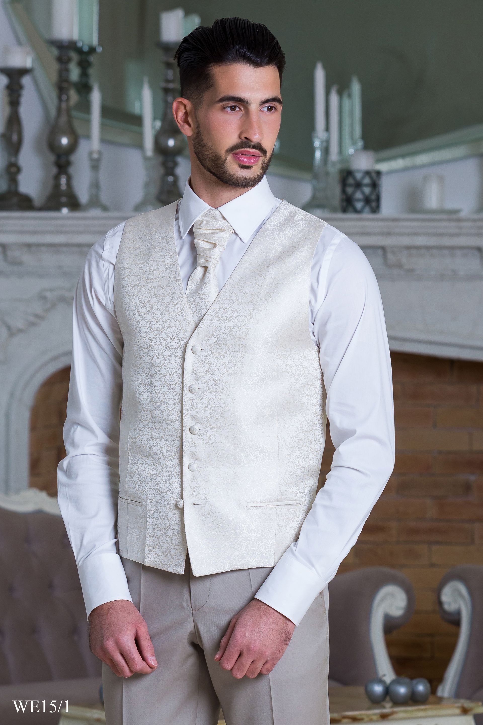 Fehér mintás mellény