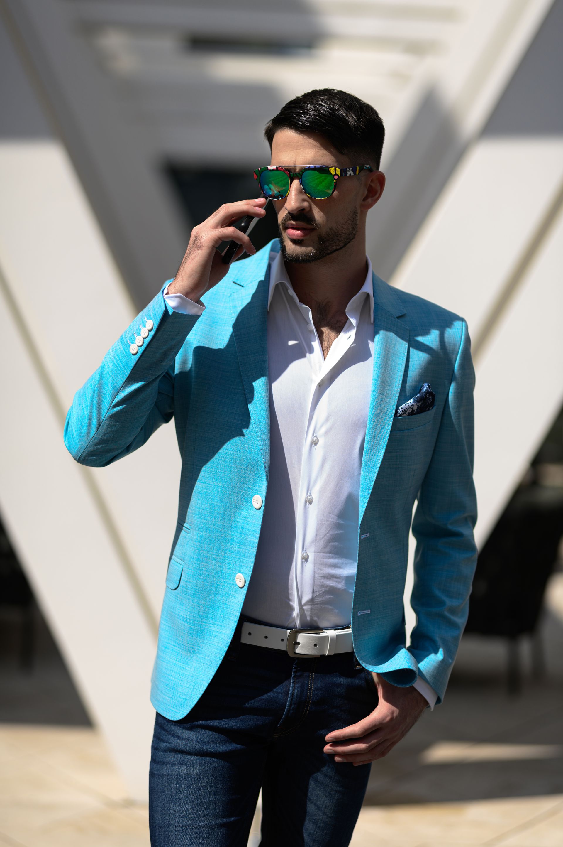 Férfi alkalmi öltönyök többféle színben